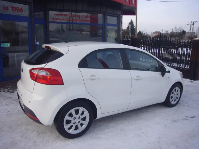 KIA Rio M