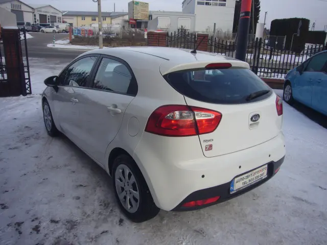 KIA Rio M