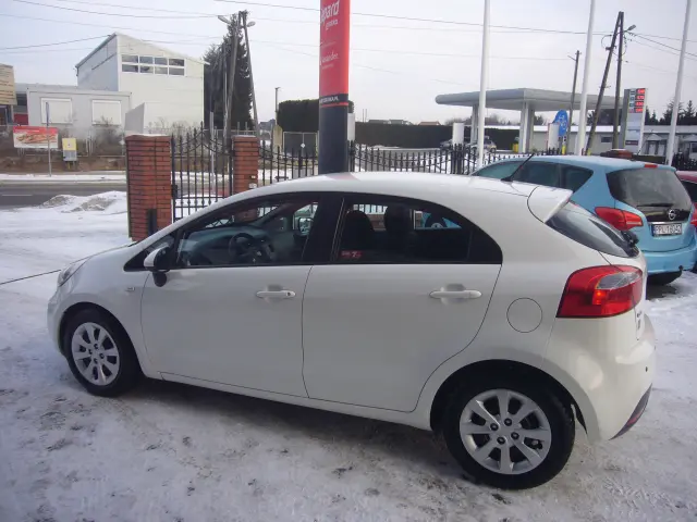 KIA Rio M