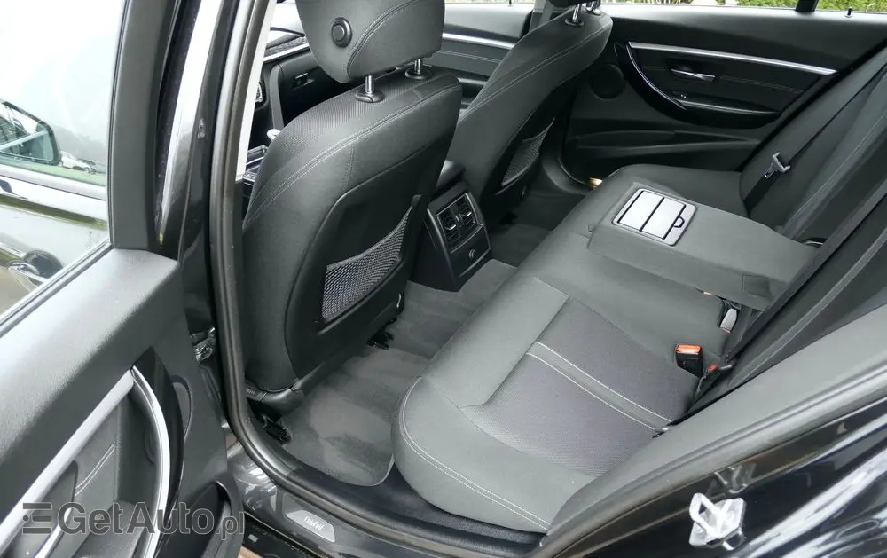 BMW Seria 3 318d Sport Line