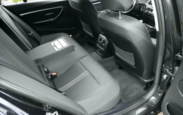 BMW Seria 3 318d Sport Line