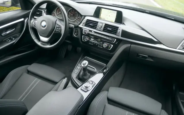 BMW Seria 3 318d Sport Line