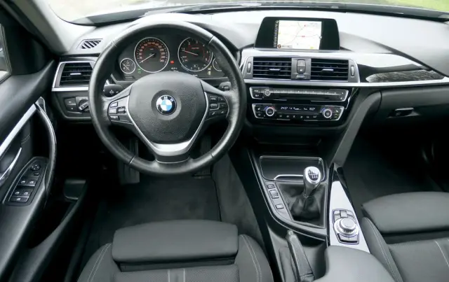 BMW Seria 3 318d Sport Line