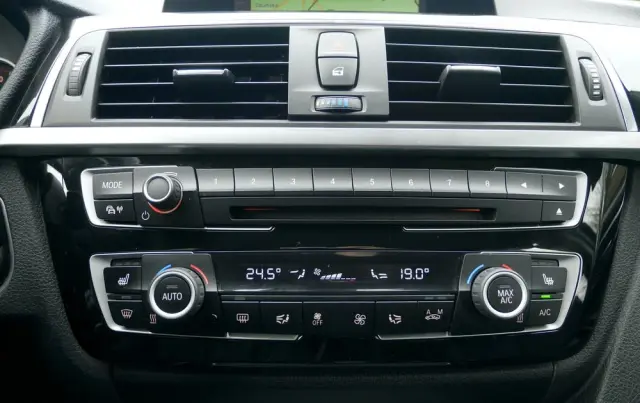 BMW Seria 3 318d Sport Line