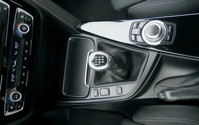 BMW Seria 3 318d Sport Line