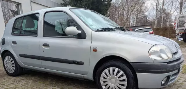 RENAULT Clio 