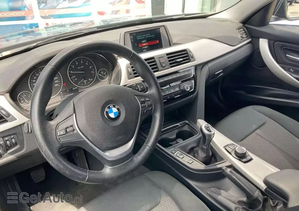 BMW Seria 3 318i Touring