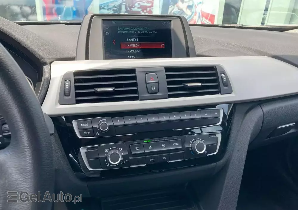 BMW Seria 3 318i Touring