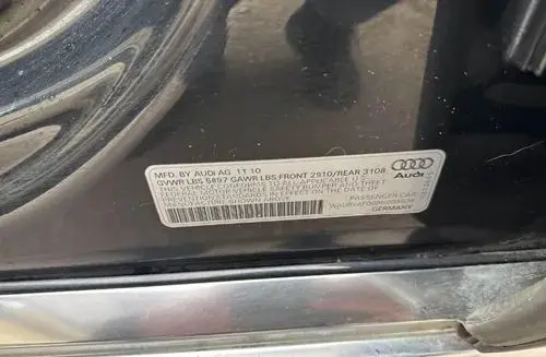 AUDI A8 