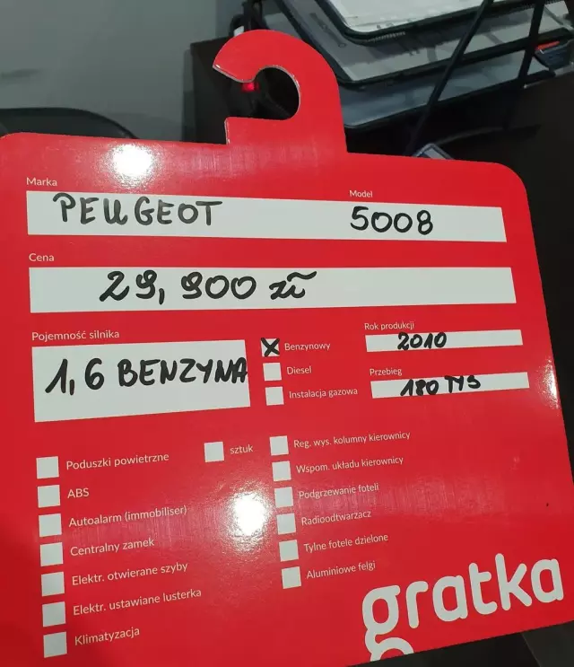 PEUGEOT 5008 