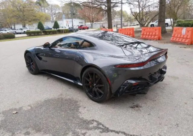 ASTON MARTIN Vantage 