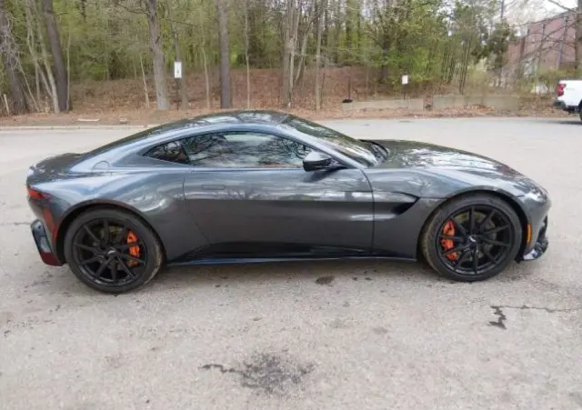 ASTON MARTIN Vantage 