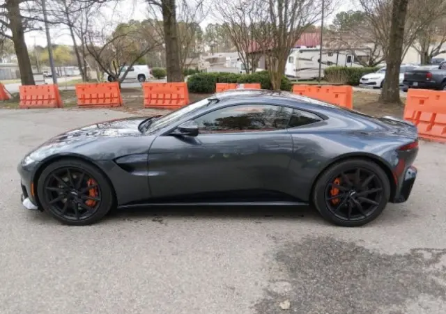 ASTON MARTIN Vantage 