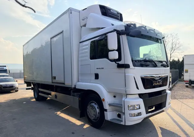 MAN MAN TGM 18.290/ IZOTERMA / OTWIERANY BOK/ /WINDA / 19 EUROPALET/ NISKI PRZEBIEG /SYPIALKA /ACC/EURO6 