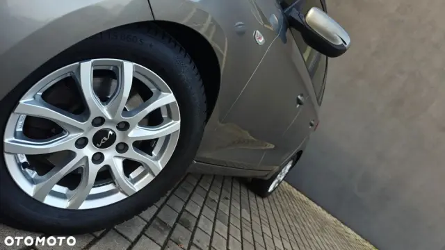 KIA Carens 1.6 GDI ISG Vision