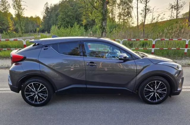 TOYOTA C-HR 