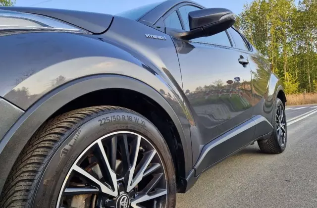 TOYOTA C-HR 