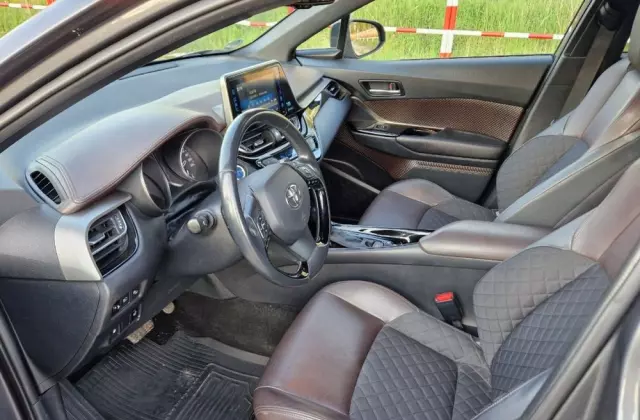 TOYOTA C-HR 