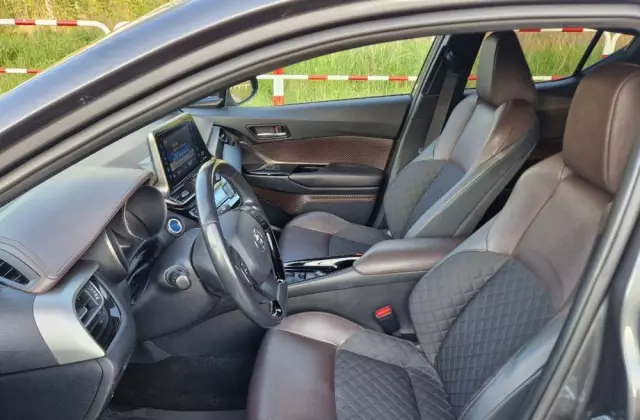 TOYOTA C-HR 