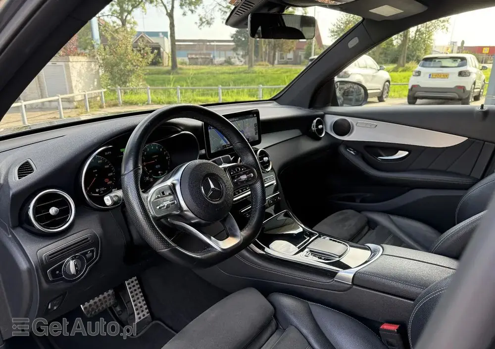MERCEDES-BENZ GLC 300 e 4-Matic