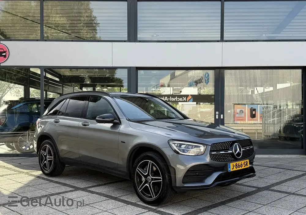 MERCEDES-BENZ GLC 300 e 4-Matic