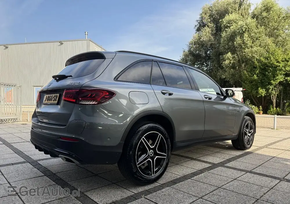 MERCEDES-BENZ GLC 300 e 4-Matic