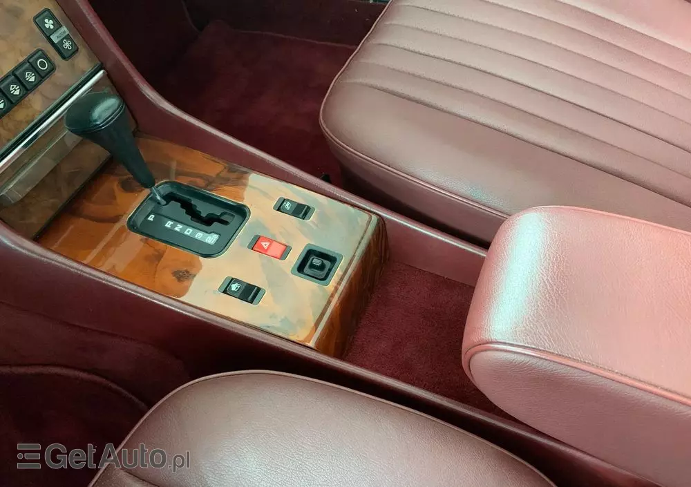 MERCEDES-BENZ SL R107 560 SL  