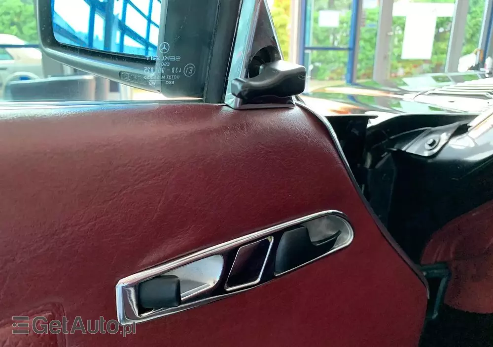 MERCEDES-BENZ SL R107 560 SL  