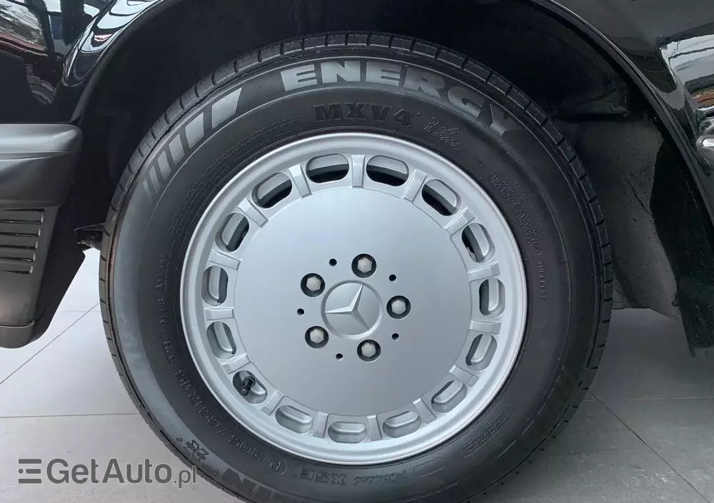 MERCEDES-BENZ SL R107 560 SL  