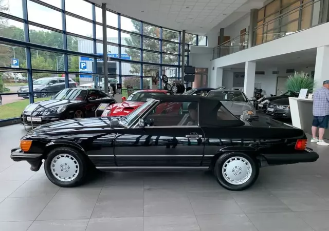 MERCEDES-BENZ SL R107 560 SL  