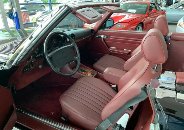 MERCEDES-BENZ SL R107 560 SL  