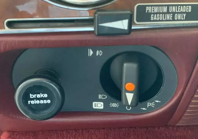 MERCEDES-BENZ SL R107 560 SL  