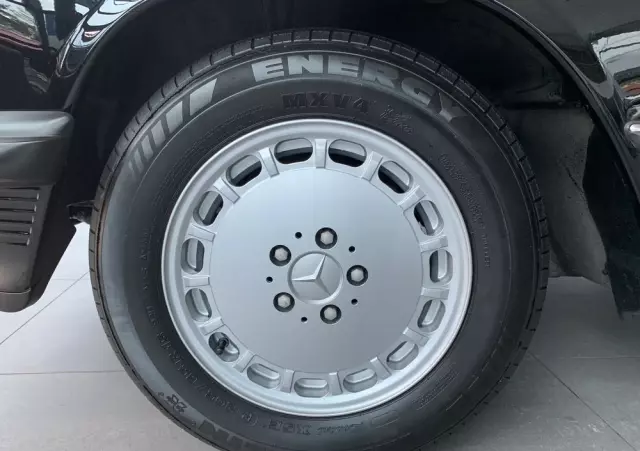 MERCEDES-BENZ SL R107 560 SL  