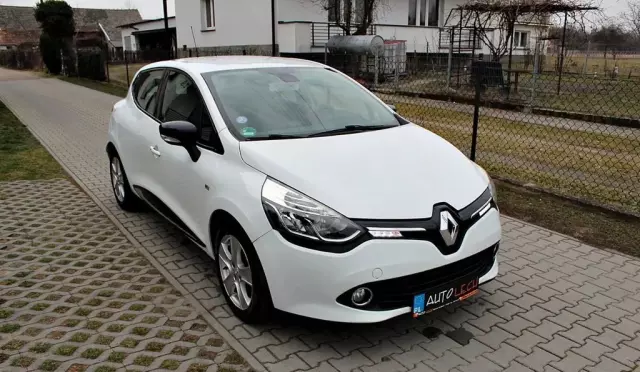 RENAULT Clio 