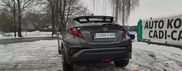 TOYOTA C-HR 