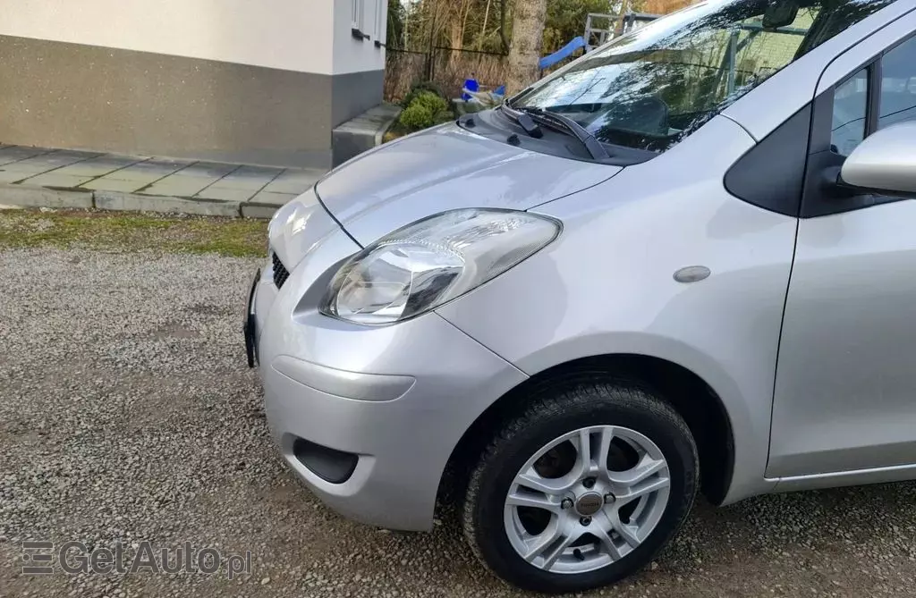 TOYOTA Yaris 