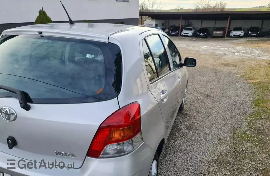 TOYOTA Yaris 