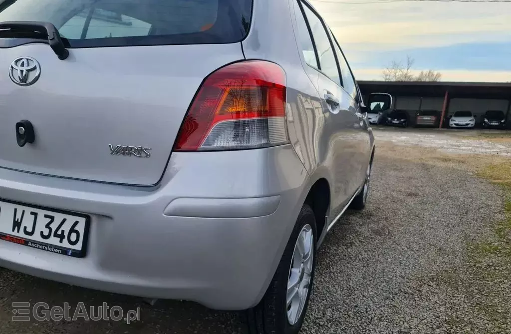 TOYOTA Yaris 