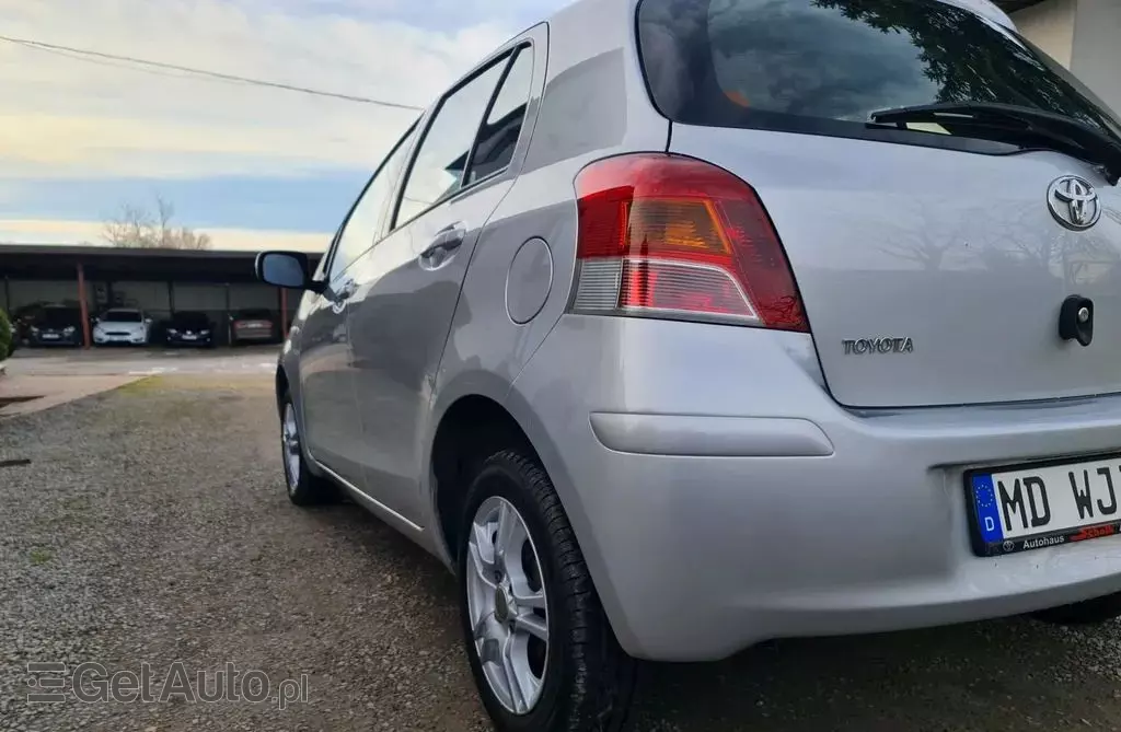 TOYOTA Yaris 