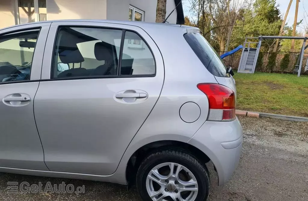 TOYOTA Yaris 