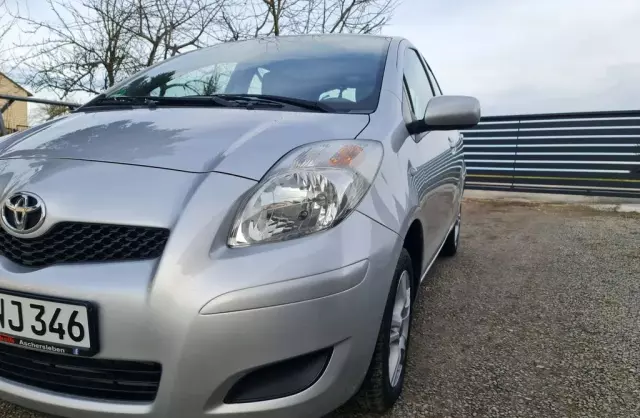 TOYOTA Yaris 