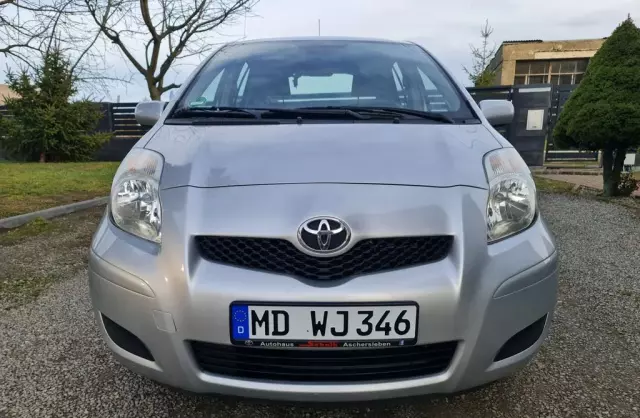TOYOTA Yaris 