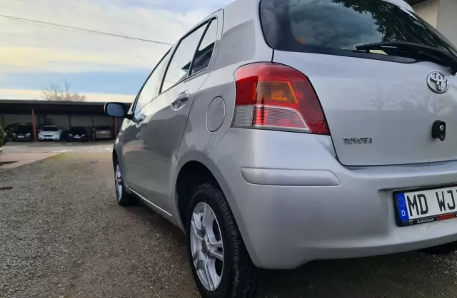 TOYOTA Yaris 