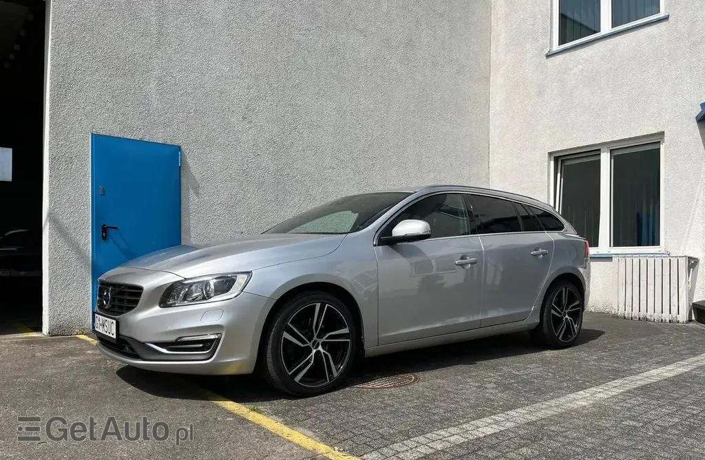 VOLVO V60 