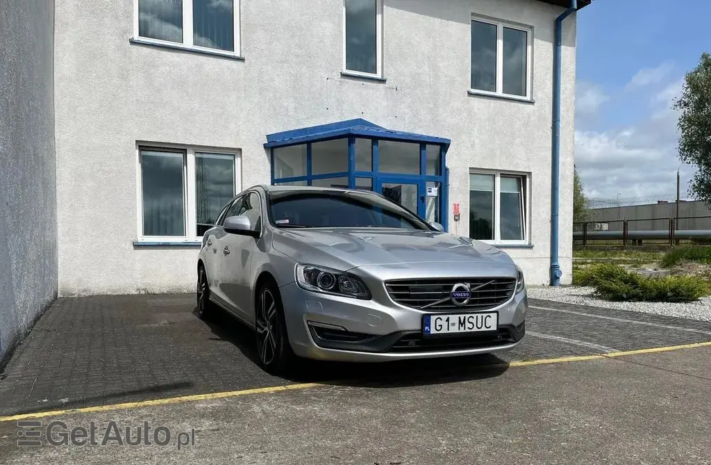 VOLVO V60 