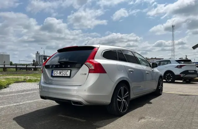 VOLVO V60 