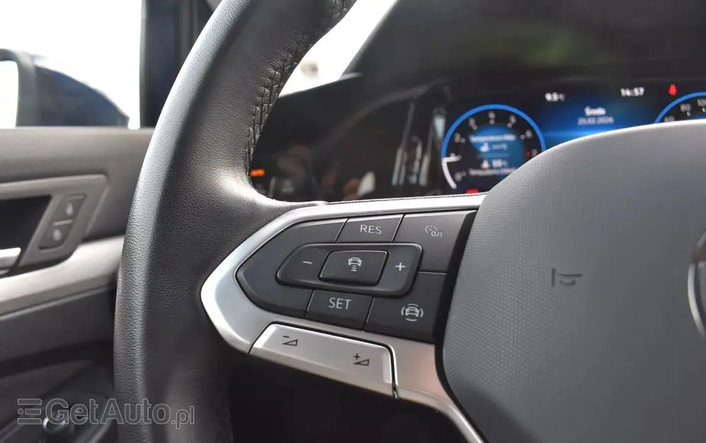 VOLKSWAGEN Golf 1.5 eTSI OPF DSG Life