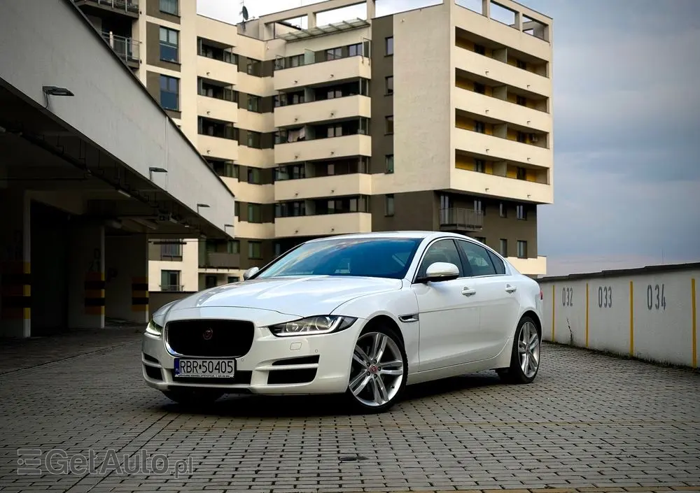 JAGUAR XE 2.0 T Pure