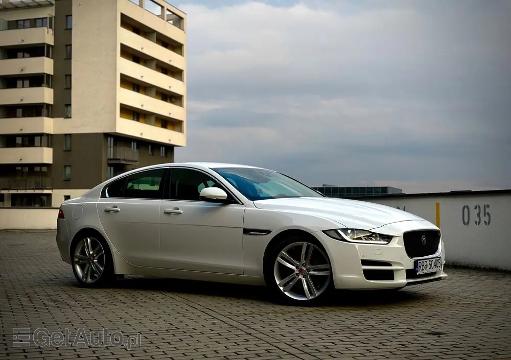 JAGUAR XE 2.0 T Pure