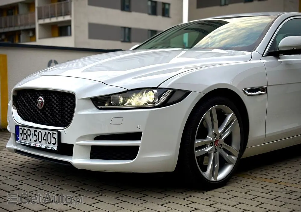 JAGUAR XE 2.0 T Pure